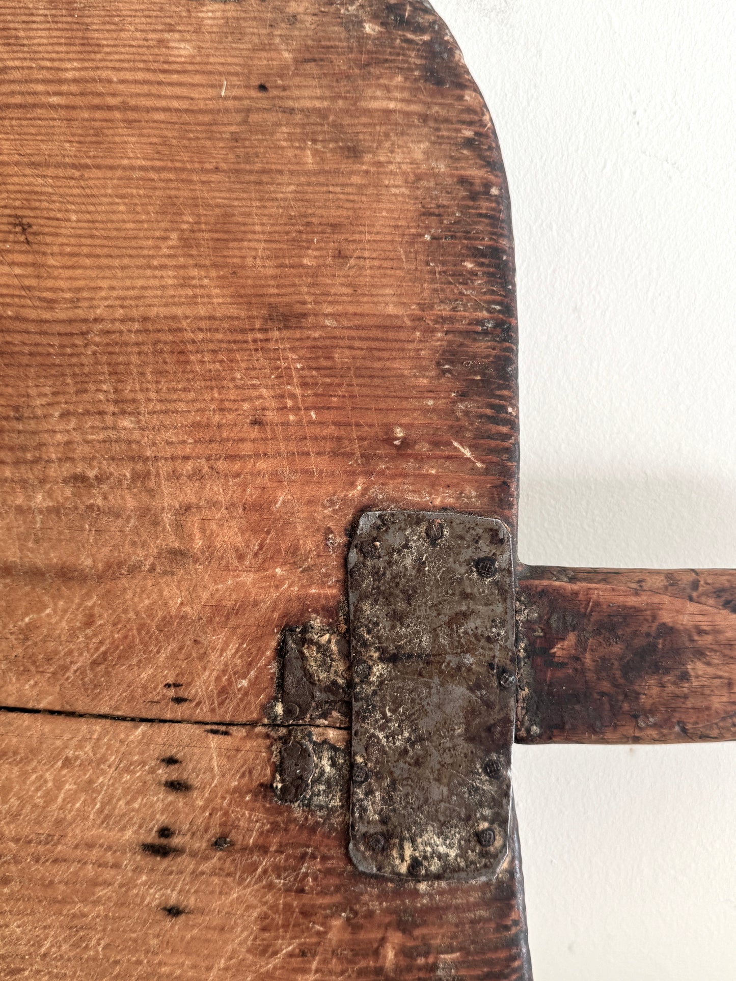 STUNNING EUROPEAN BREAD BOARD - large