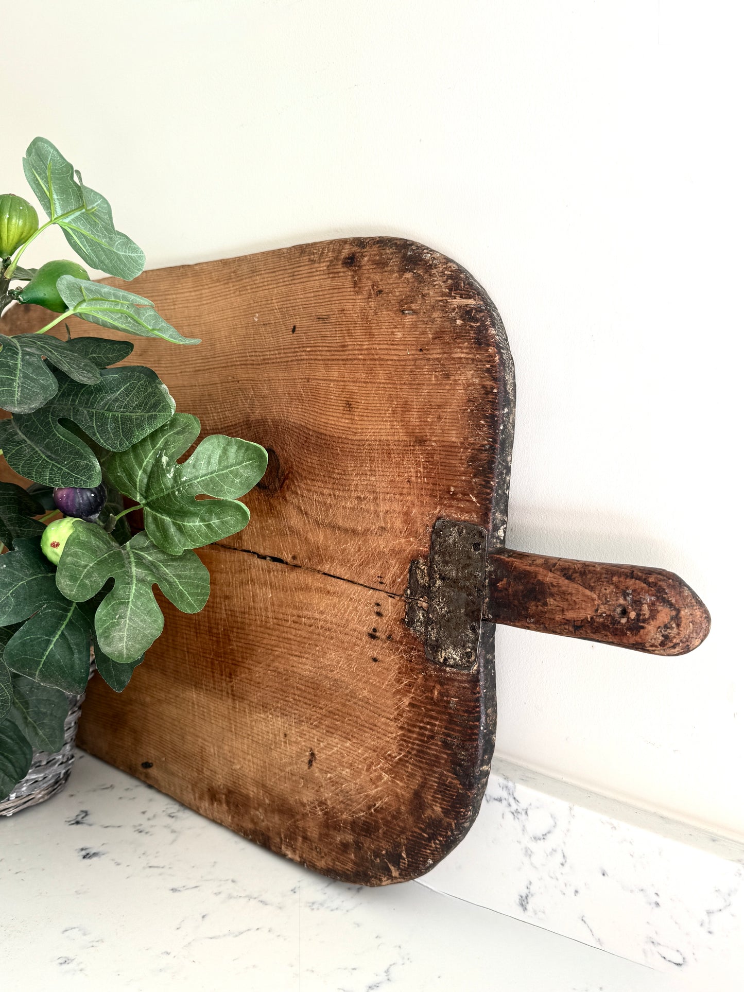 STUNNING EUROPEAN BREAD BOARD - large