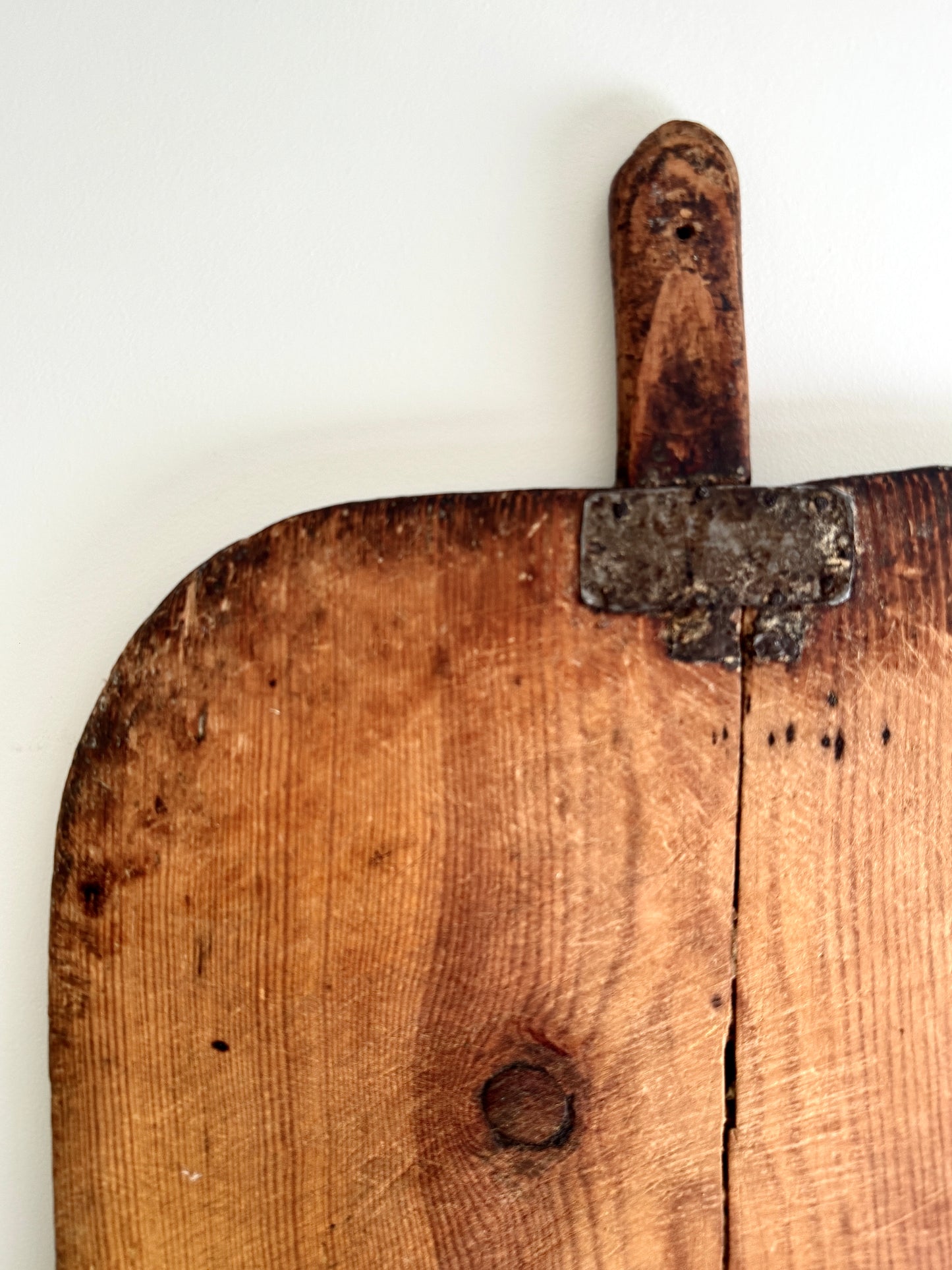 STUNNING EUROPEAN BREAD BOARD - large