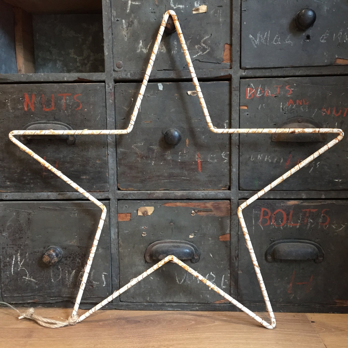 THE VEGA - RUSTIC OUTLINE STAR