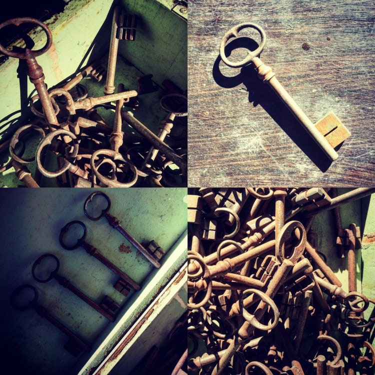 ANTIQUE FRENCH KEYS
