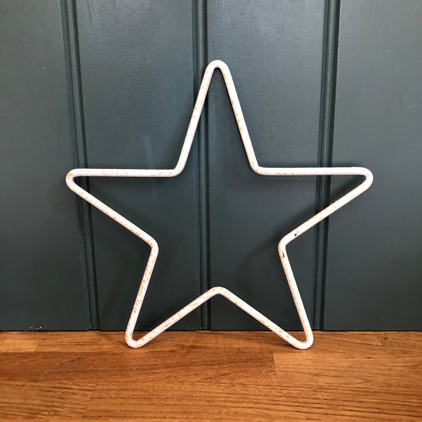 THE VEGA - RUSTIC OUTLINE STAR