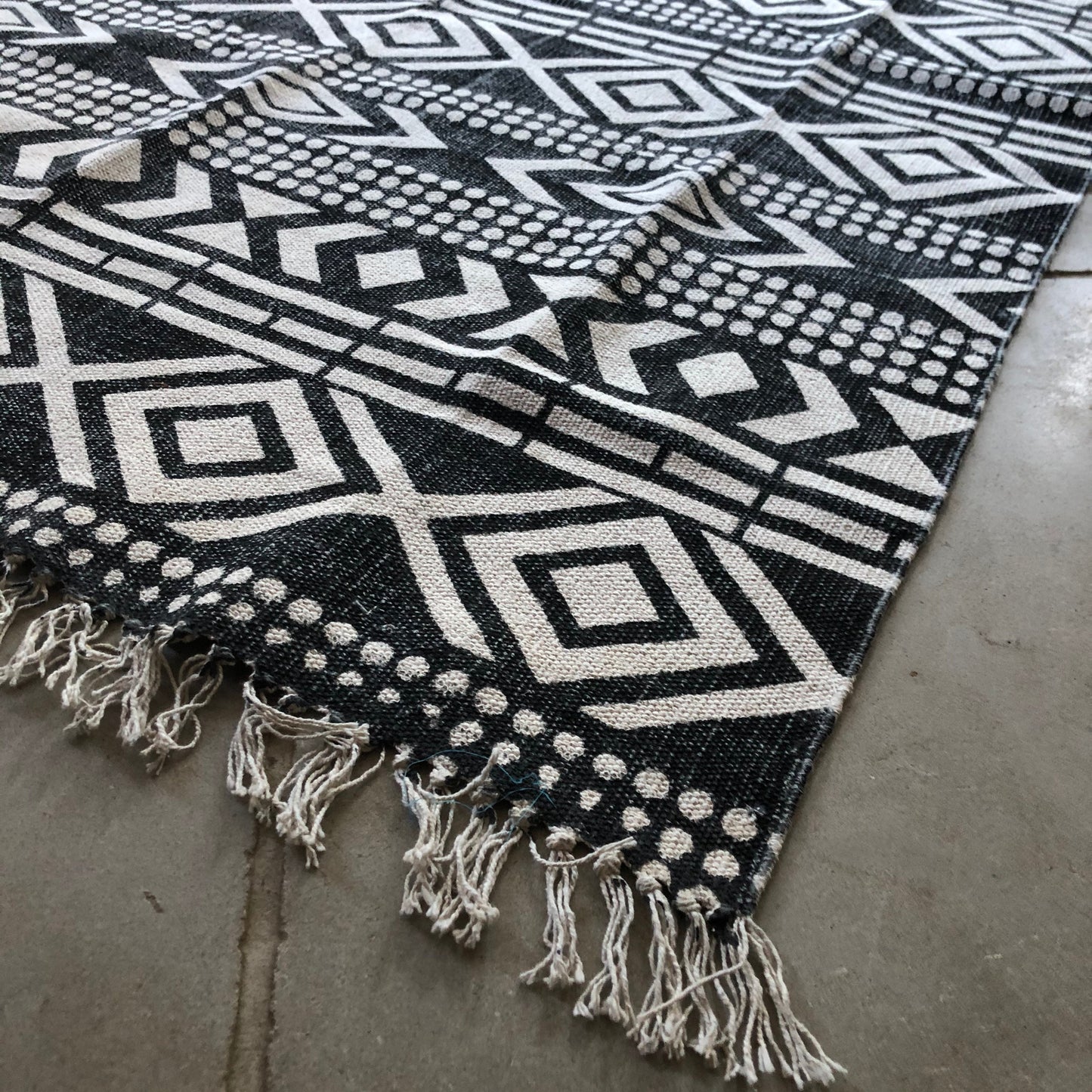 TRADITIONAL WOVEN MATT - THE KAMLA