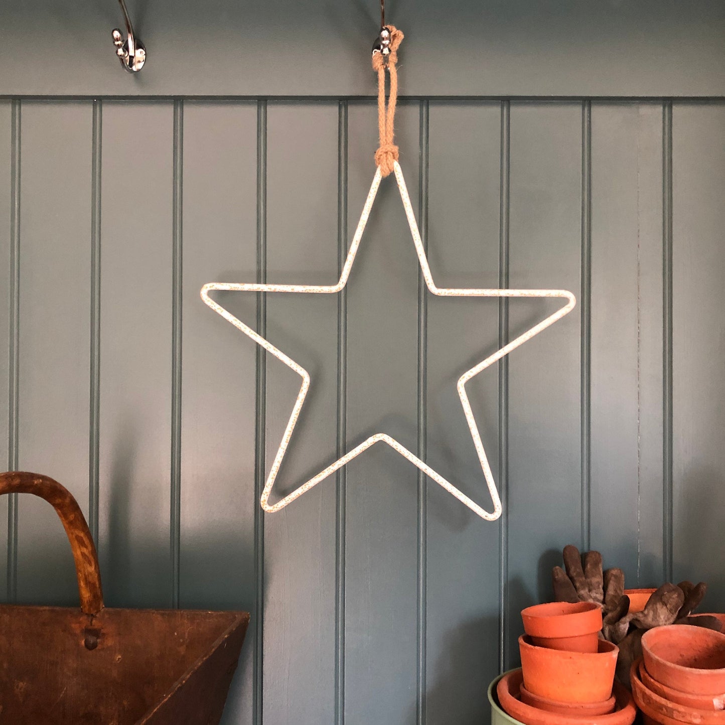 THE VEGA - RUSTIC OUTLINE STAR