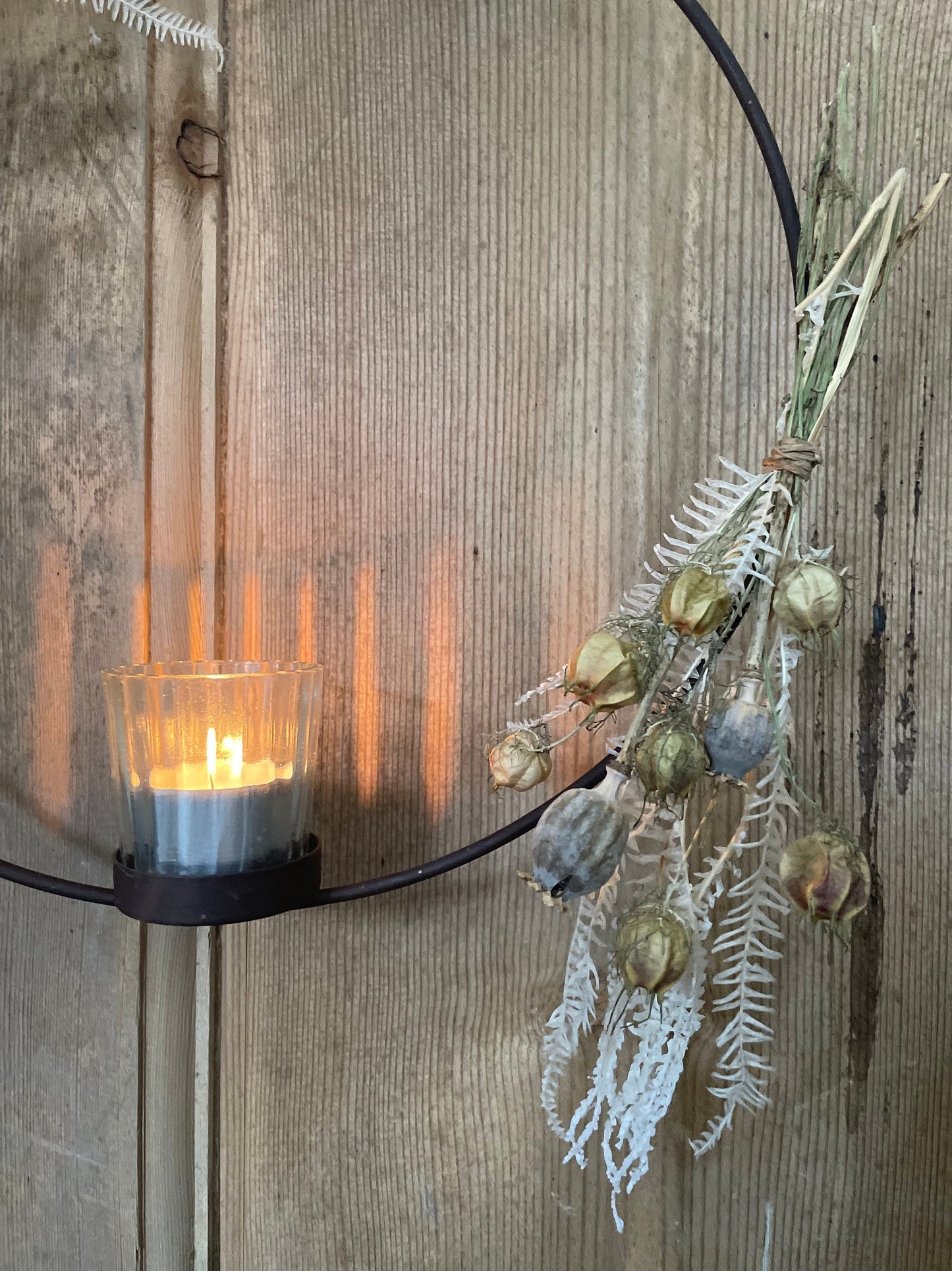 THE CORUN DISPLAY HOOP