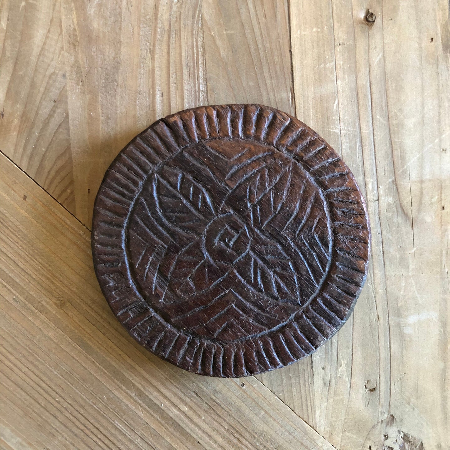 DECORATIVE CARVED WOODEN DISCS
