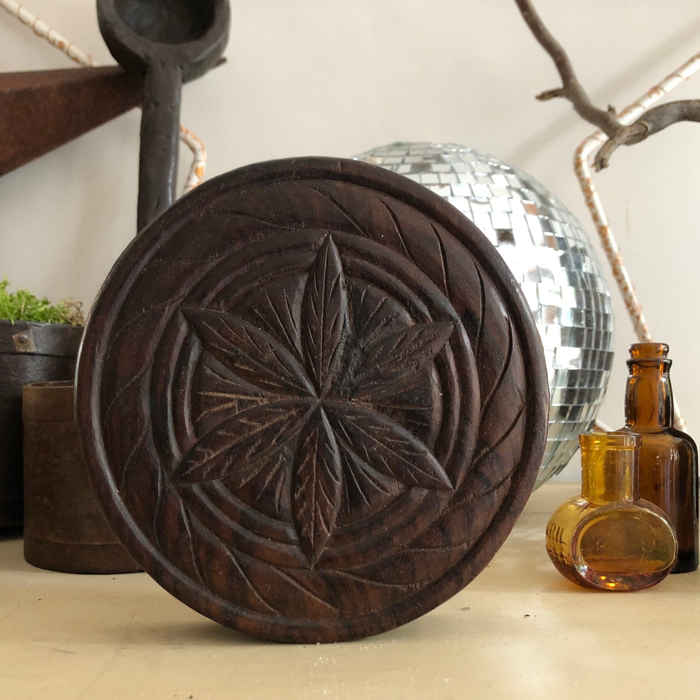 DECORATIVE CARVED WOODEN DISCS