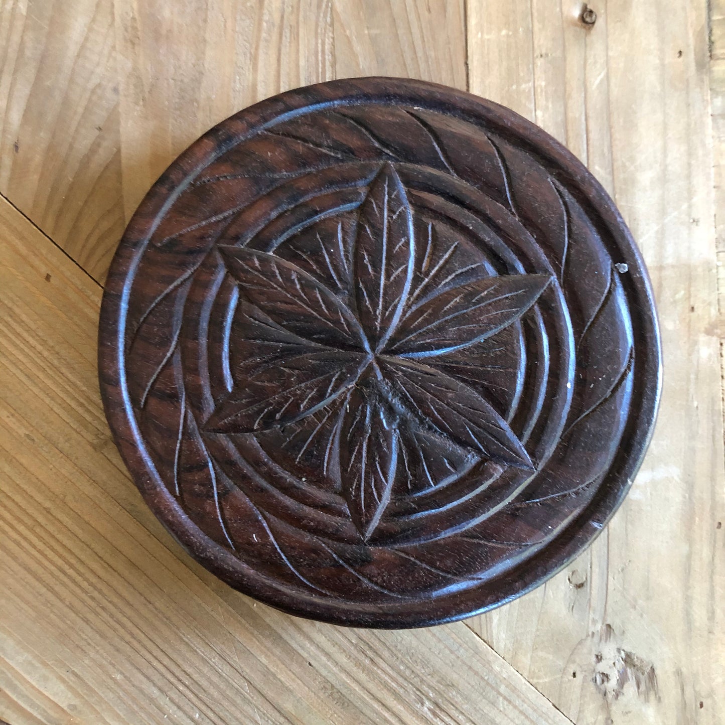 DECORATIVE CARVED WOODEN DISCS