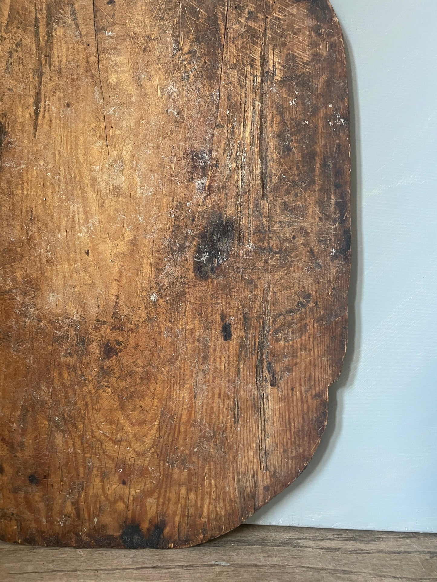 AGED WOODEN PLATTER