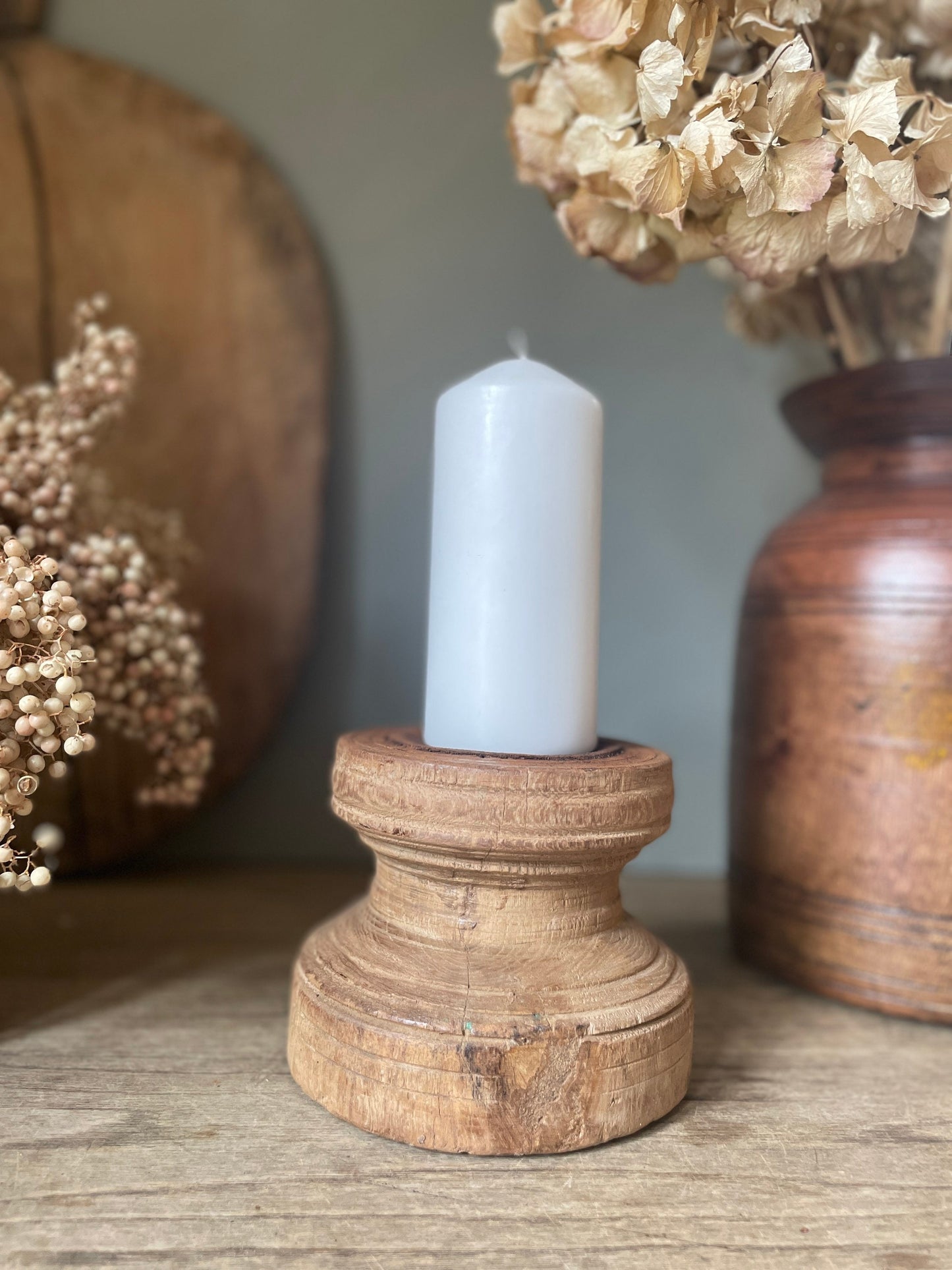 AGARU TEMPLE CANDLEHOLDER