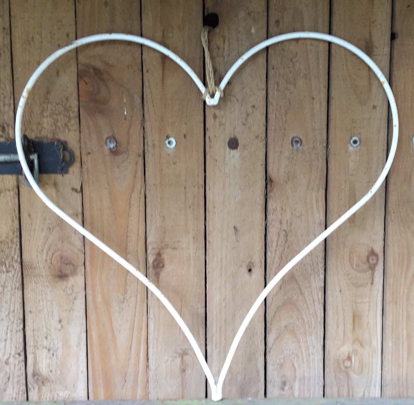 RUSTIC OUTLINE HEART