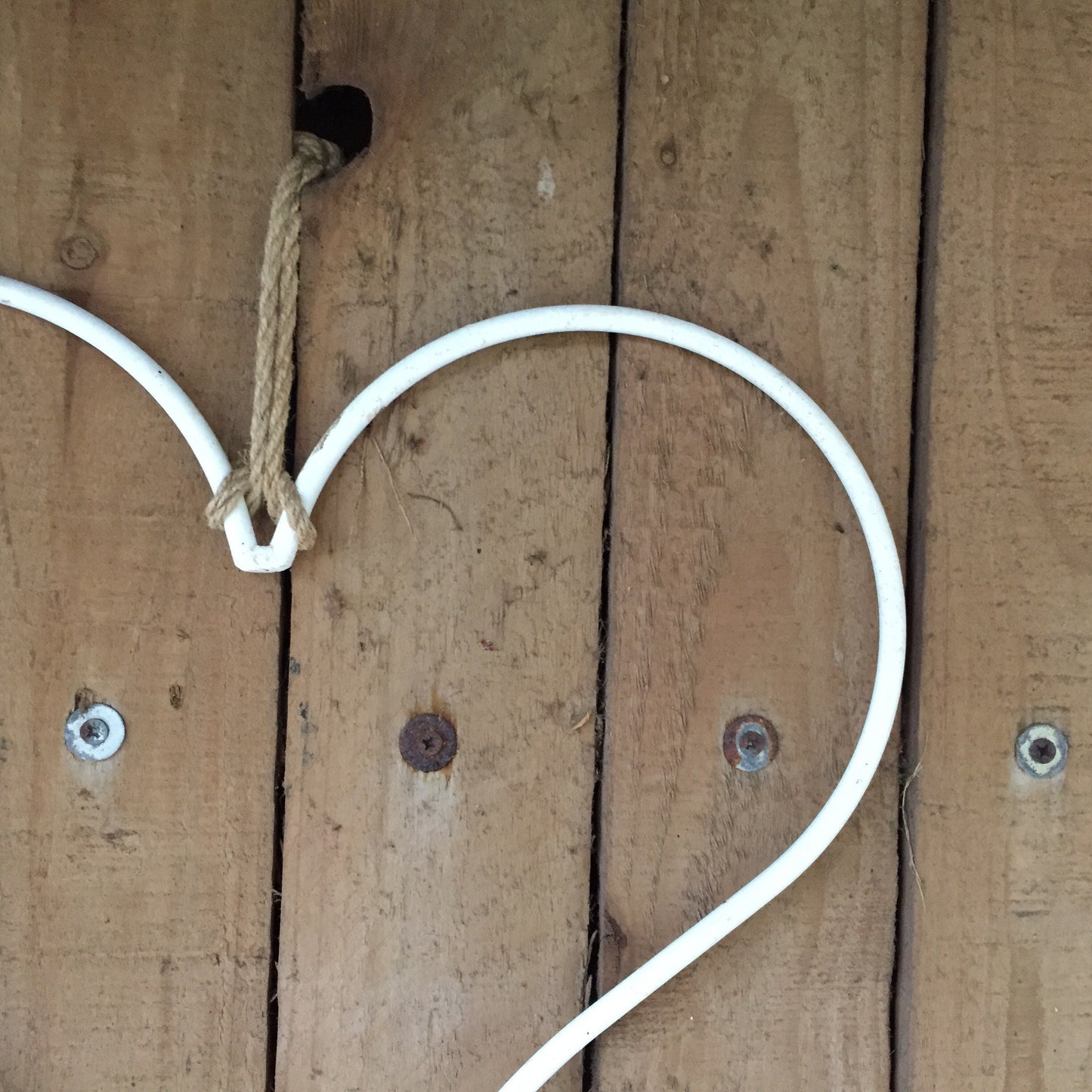 RUSTIC OUTLINE HEART