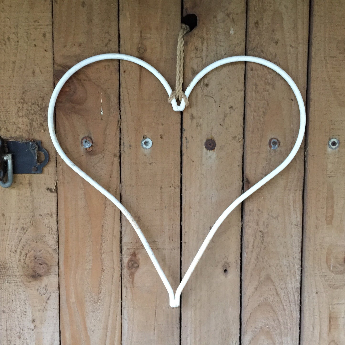 RUSTIC OUTLINE HEART