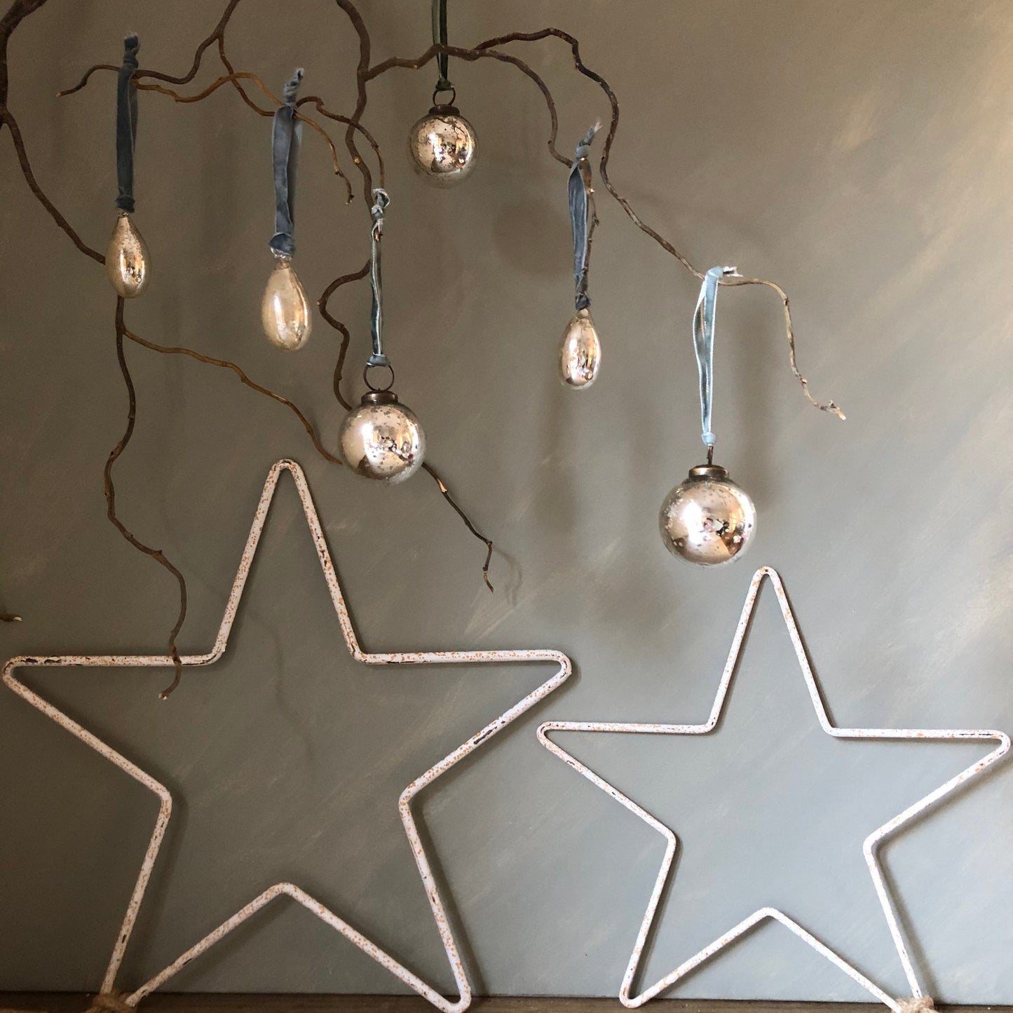 VINTAGE STYLE MIRRORED BAUBLES