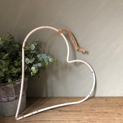 RUSTIC OUTLINE HEART