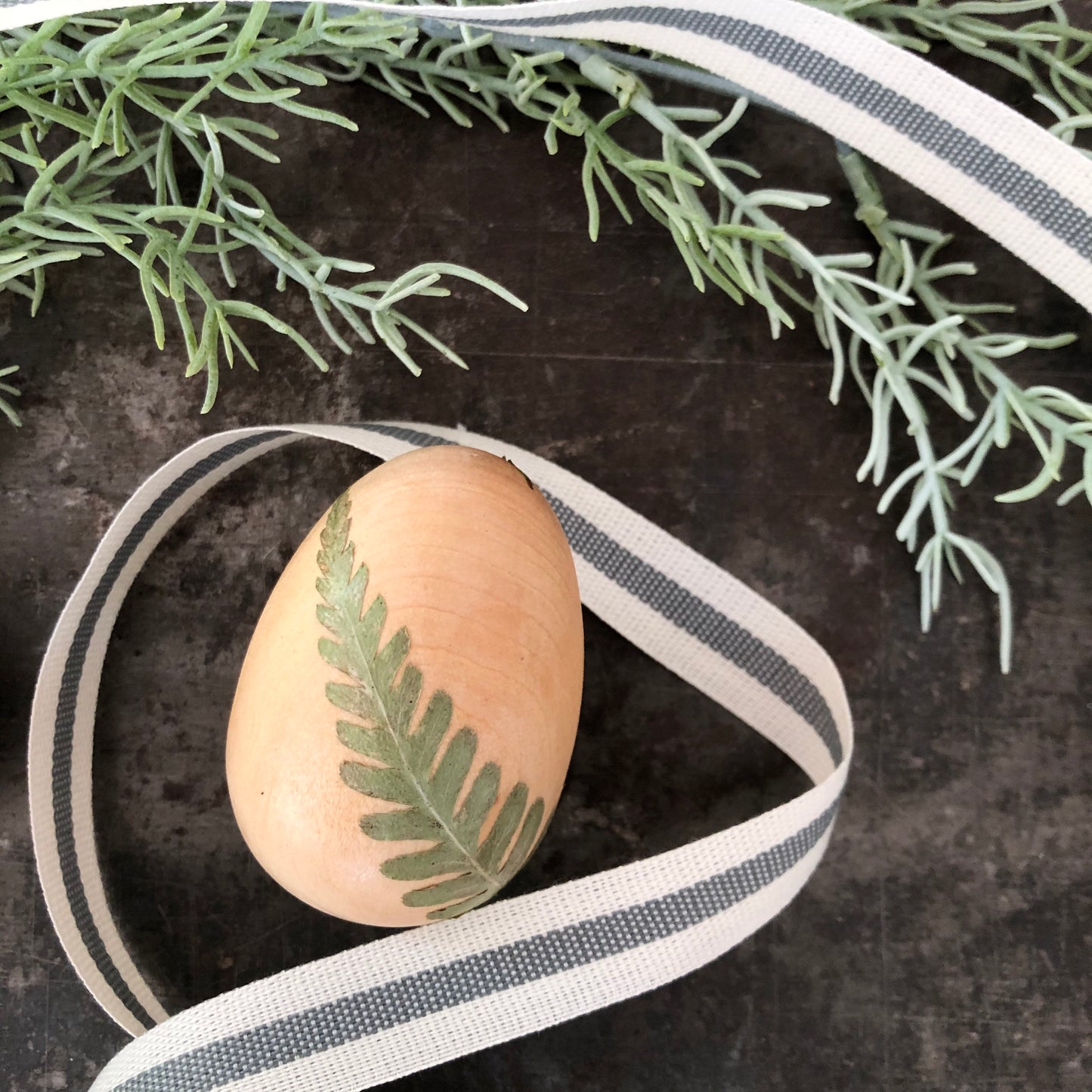 DECOUPAGE DECORATIVE EGGS