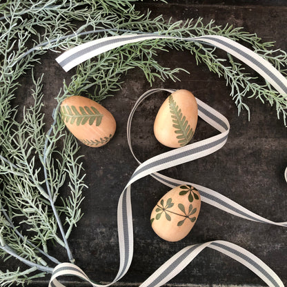 DECOUPAGE DECORATIVE EGGS