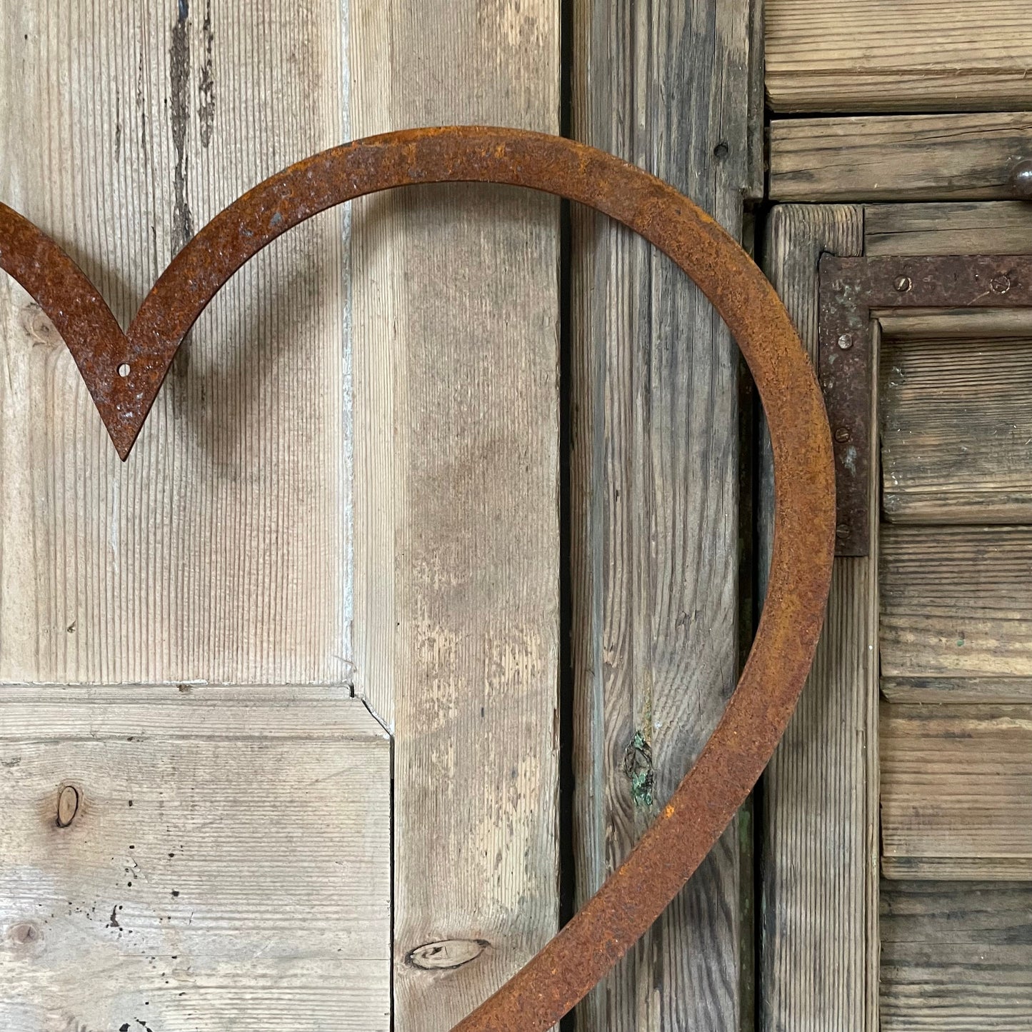 RUSTIC METAL HEART