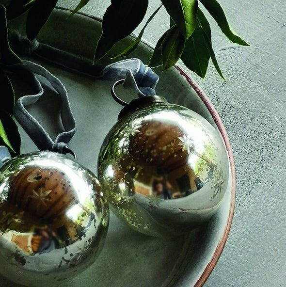 VINTAGE STYLE MIRRORED BAUBLES
